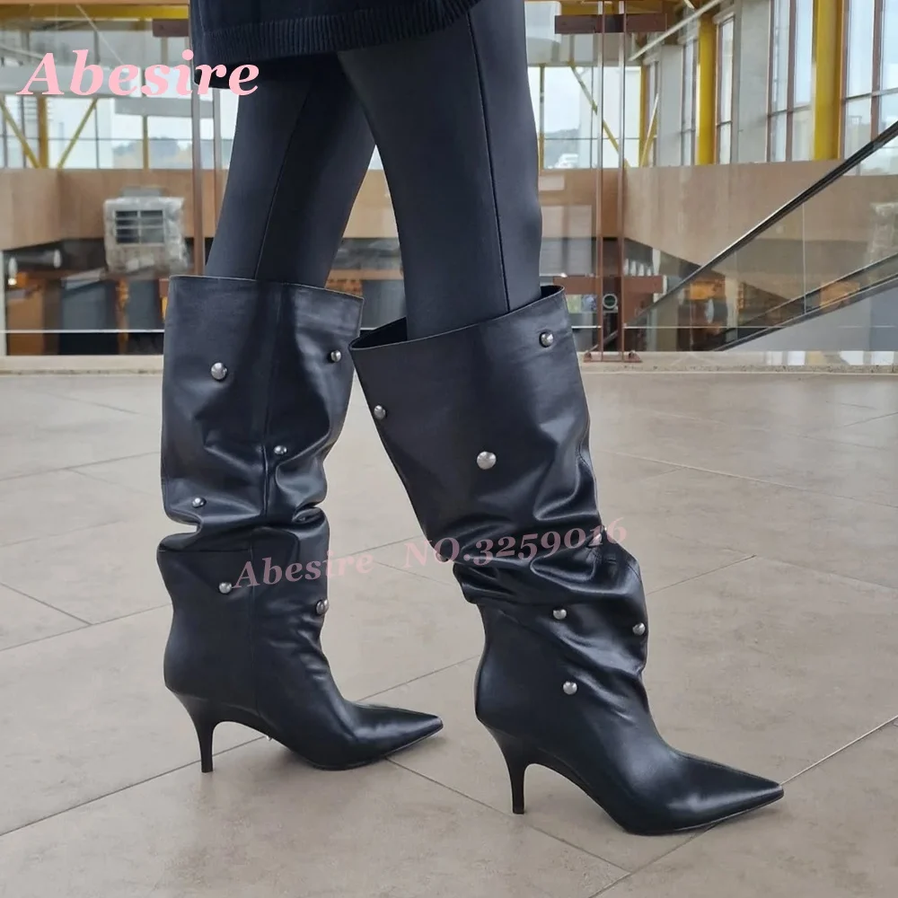 Черные кожаные женские ботильоны на каблуке-рюмочке с заклепками, плиссированные, с острым носком, без застежки, повседневные, роскошные, 2026
Черные кожаные женские ботильоны на каблуке-рюмочке с заклепками, плиссированные, с острым носком, без застежки, повседневные, роскошные, 2026