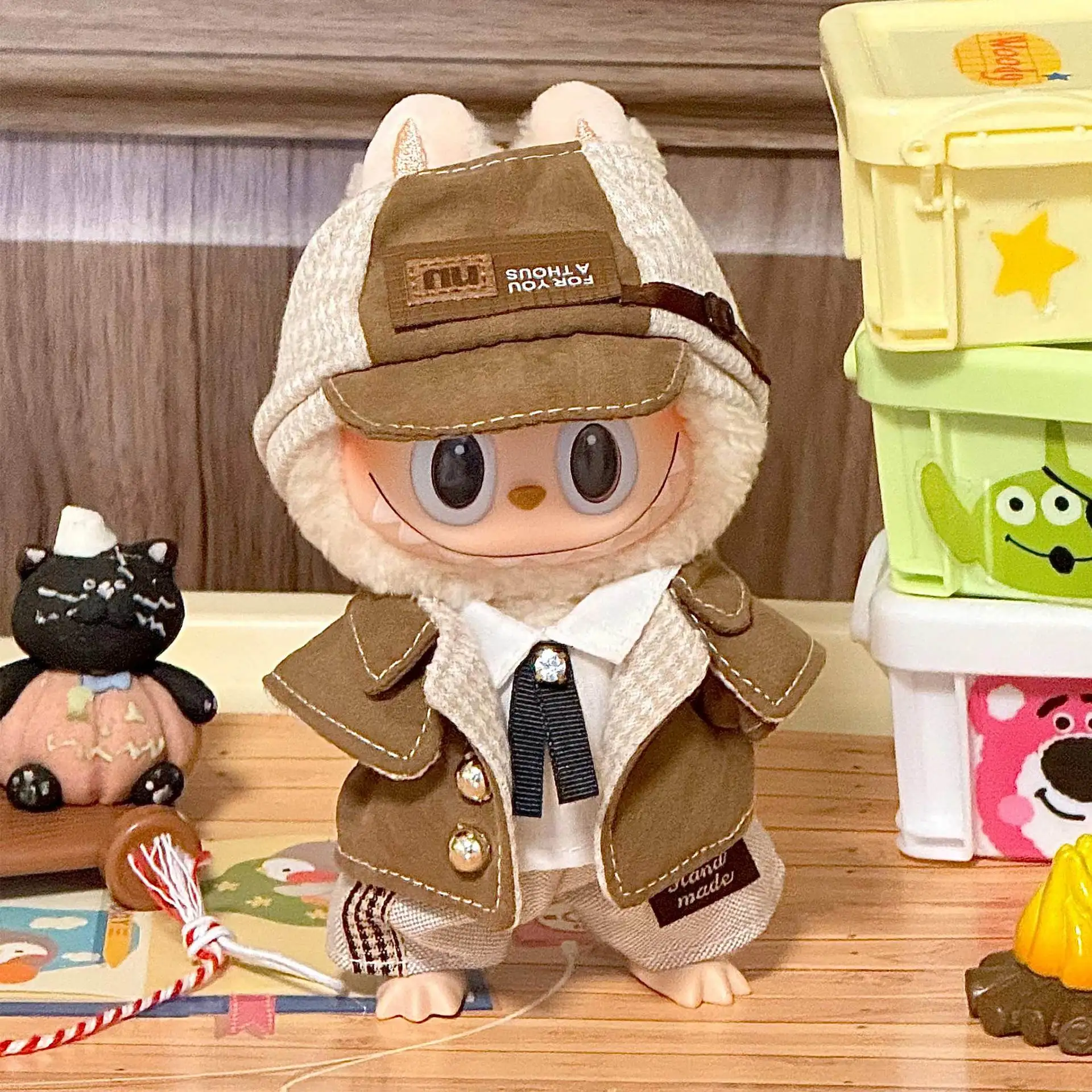Labubu Vintage British Detective Outfit Set Trench Coat Deerstalker Hat For 15/17cm 1st - 3rd Gen Dolls
Labubu Vintage British Detective Outfit Set Trench Coat Deerstalker Hat For 15/17cm 1st - 3rd Gen Dolls