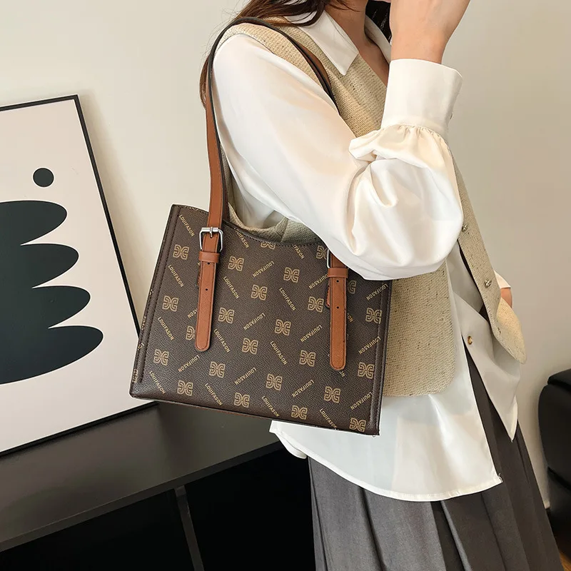 New for 2025: Women's Large-capacity Shoulder Tote Bag. Printed Pattern, High-end and Retro, A Must-have for Commuting Women
New for 2025: Women's Large-capacity Shoulder Tote Bag. Printed Pattern, High-end and Retro, A Must-have for Commuting Women