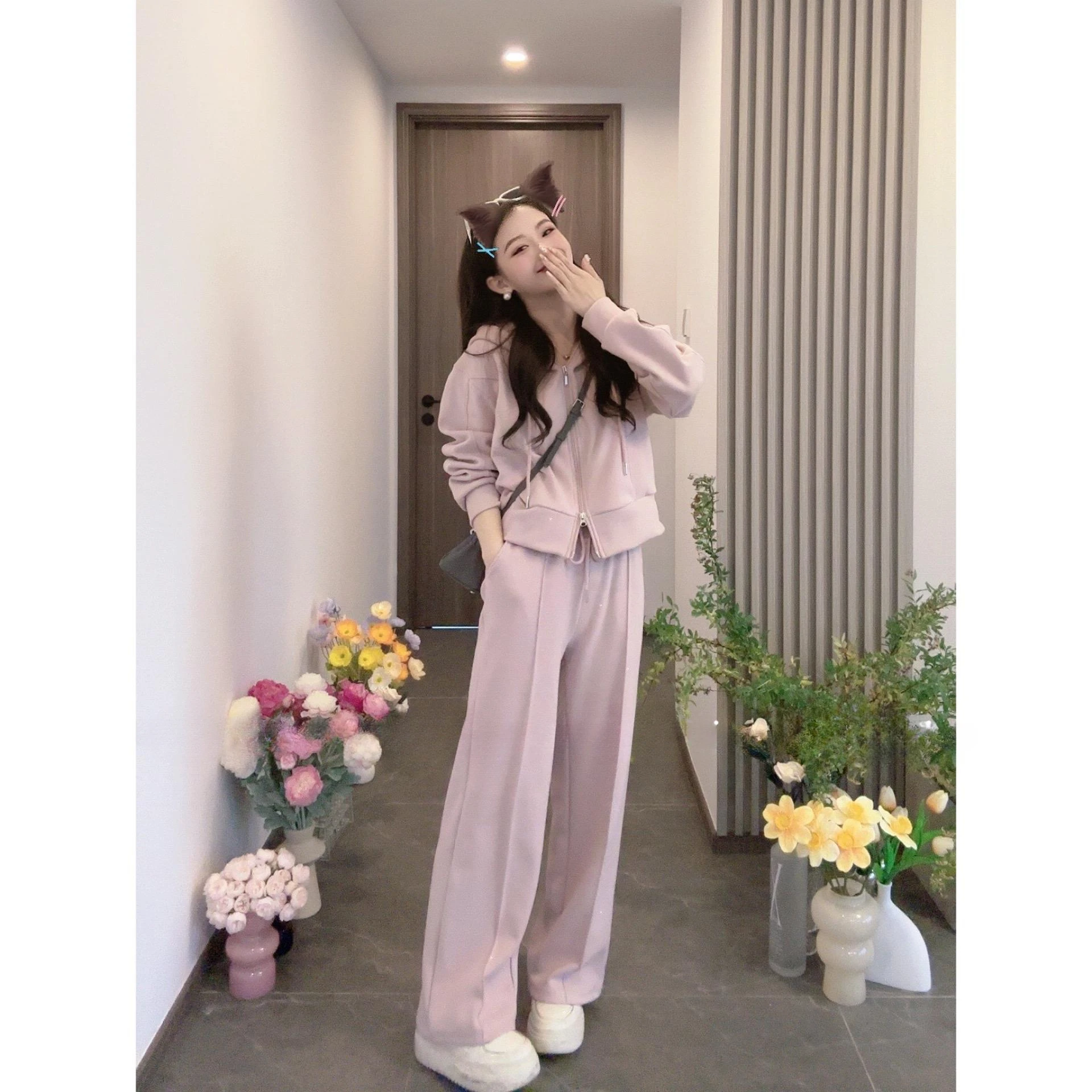 2024 Autumn New Three-Color Suit Sports and Leisure High-end Advanced Temperature Comfortable Fashion Two-piece Suit for Women
2024 Autumn New Three-Color Suit Sports and Leisure High-end Advanced Temperature Comfortable Fashion Two-piece Suit for Women