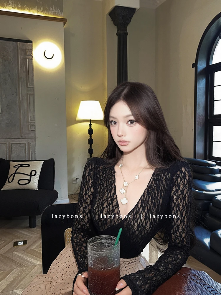Shan Feng Style Women's Fashion Set with Lace Base Shirt And Polka Dot Short Skirt Glitter Outer Jacket High Waist Design
Shan Feng Style Women's Fashion Set with Lace Base Shirt And Polka Dot Short Skirt Glitter Outer Jacket High Waist Design