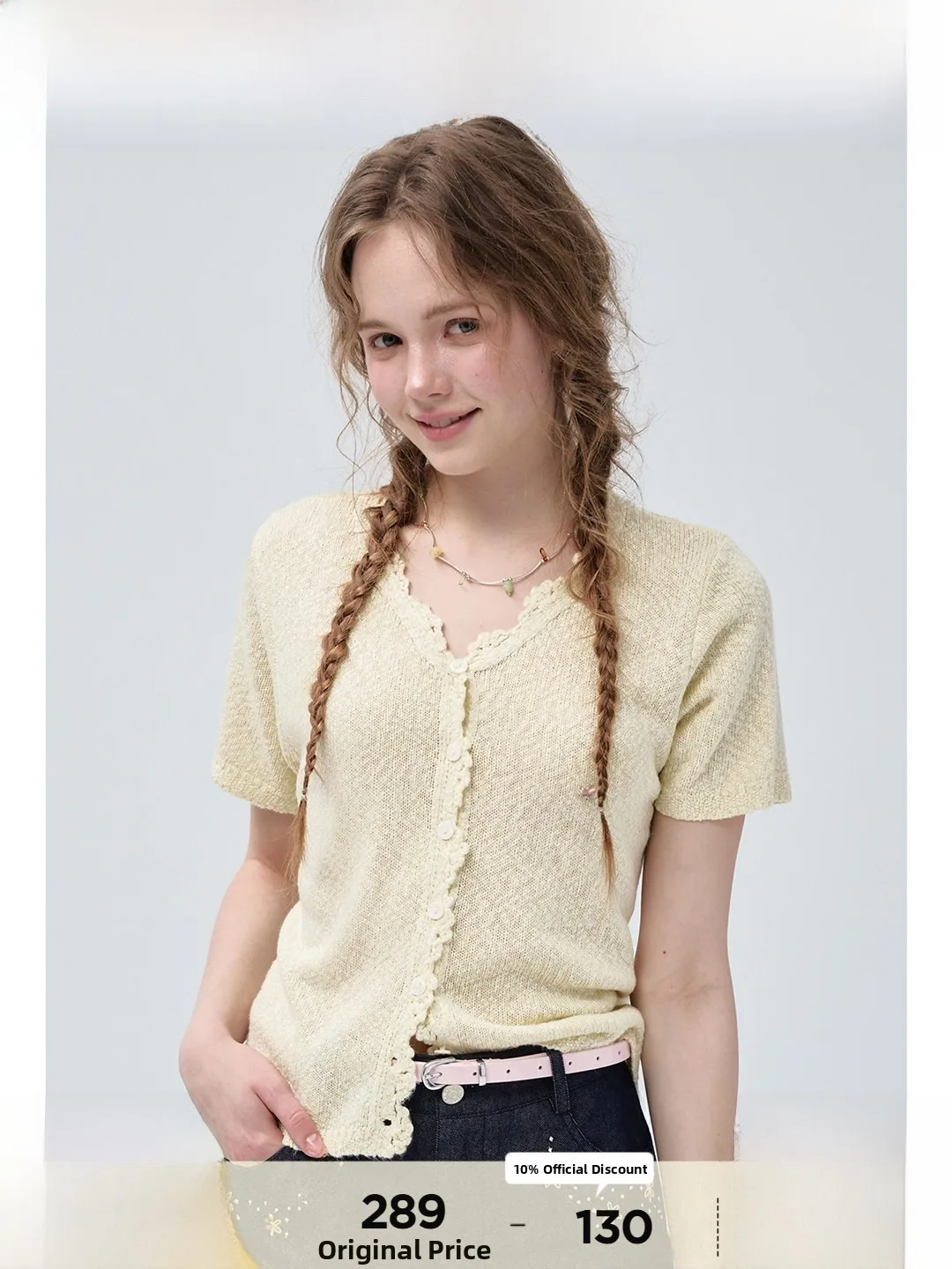 Skin-friendly Knitted Short Sleeve V-neck T-shirt Summer New Style plus Size Women's Top Lace Design Breathable Casual Wear
Skin-friendly Knitted Short Sleeve V-neck T-shirt Summer New Style plus Size Women's Top Lace Design Breathable Casual Wear