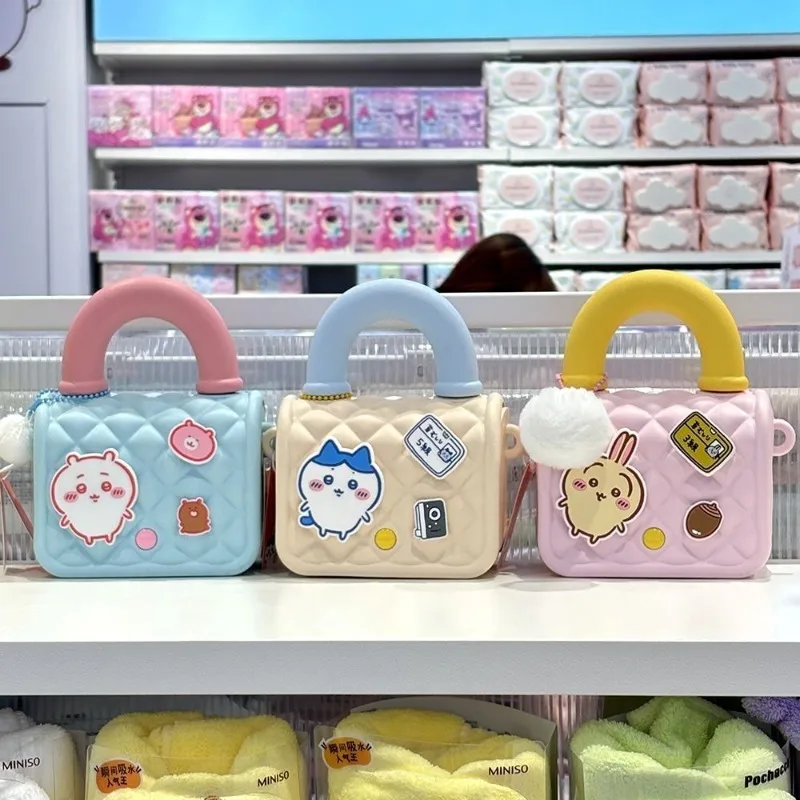 Сумка-клатч с персонажами аниме Чиикава: милая, портативная, с отверстиями, удобная для переноски, для путешествий, в подарок на праздник
Сумка-клатч с персонажами аниме Чиикава: милая, портативная, с отверстиями, удобная для переноски, для путешествий, в подарок на праздник