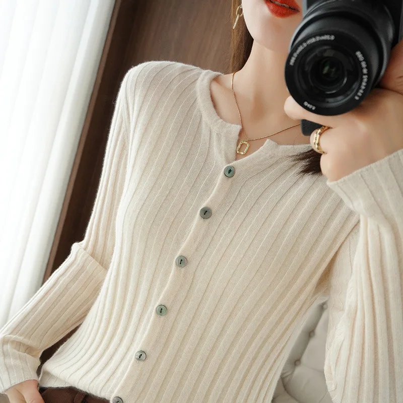 Women's Pit Stripe Design Stretch Cardigan Vintage Simple Single Breasted Slim Sweaters Round Collar Solid Long Sleeve Knitwear 
Women's Pit Stripe Design Stretch Cardigan Vintage Simple Single Breasted Slim Sweaters Round Collar Solid Long Sleeve Knitwear