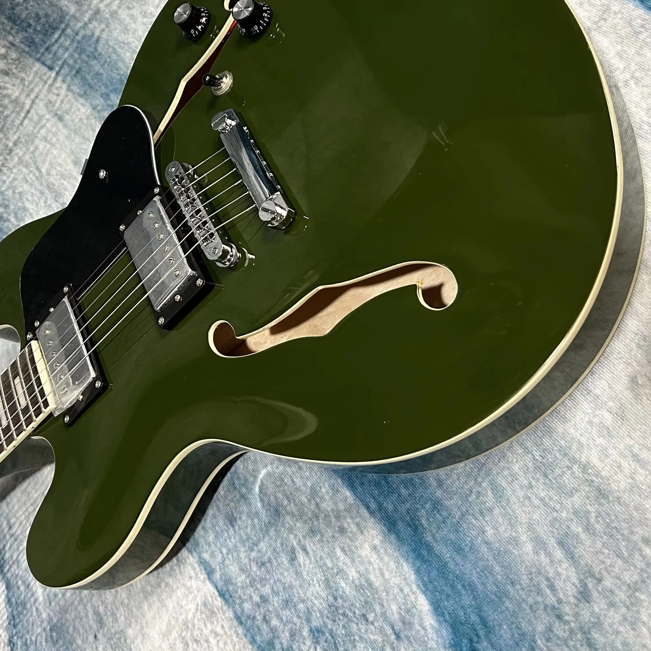 Hot Sale Electric Guitars 335 Version Semi Hollow Body Retro Green Color Rosewood Fretboard
Hot Sale Electric Guitars 335 Version Semi Hollow Body Retro Green Color Rosewood Fretboard