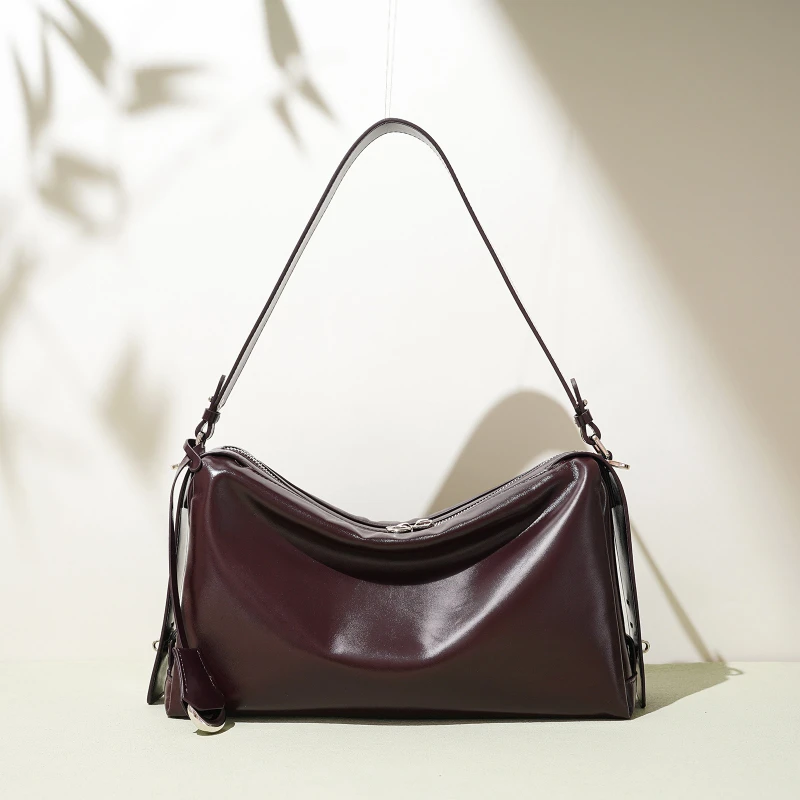 Retro Large Commuter Women's Tote Bag Double Strap Versatile Fashionable Single Pillow Shoulder Bag Trendy Design Hip Hop Style
Retro Large Commuter Women's Tote Bag Double Strap Versatile Fashionable Single Pillow Shoulder Bag Trendy Design Hip Hop Style