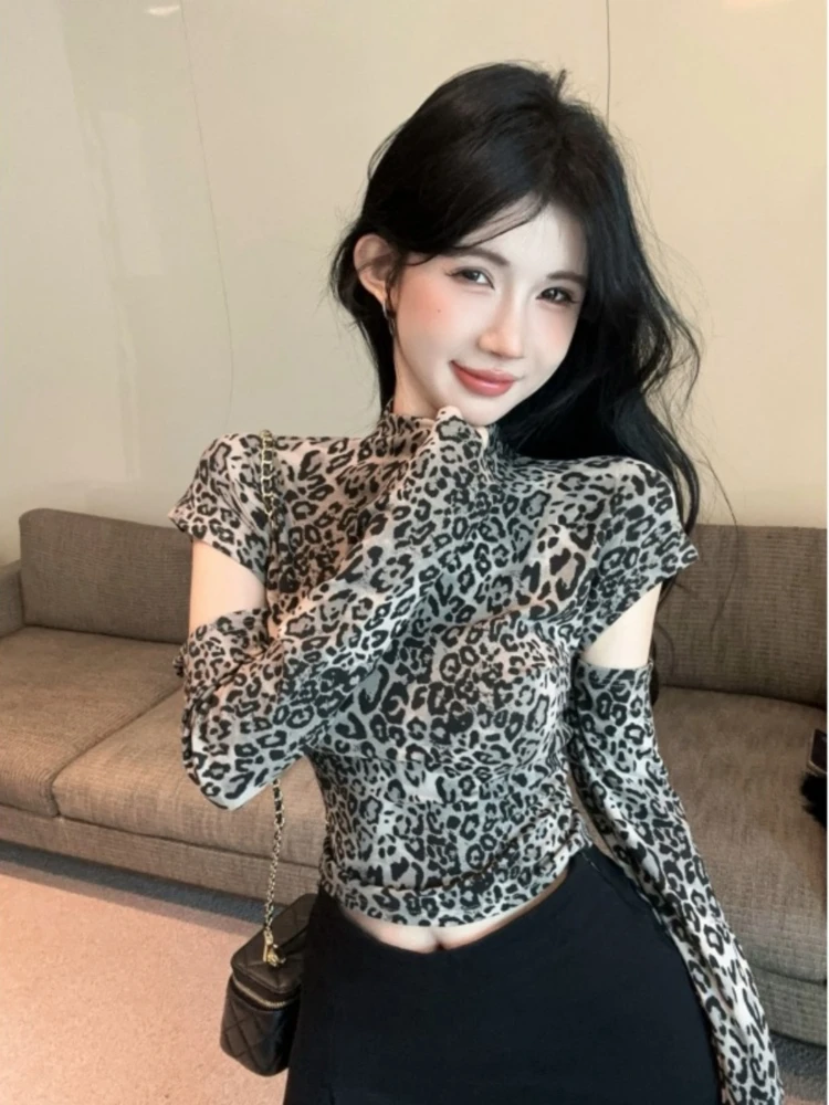 American-Style Sweet Spice Girl Retro Leopard Print Vertical Collar Slim-Fit Base Shirt Women's High-End Design Niche Short Top
American-Style Sweet Spice Girl Retro Leopard Print Vertical Collar Slim-Fit Base Shirt Women's High-End Design Niche Short Top