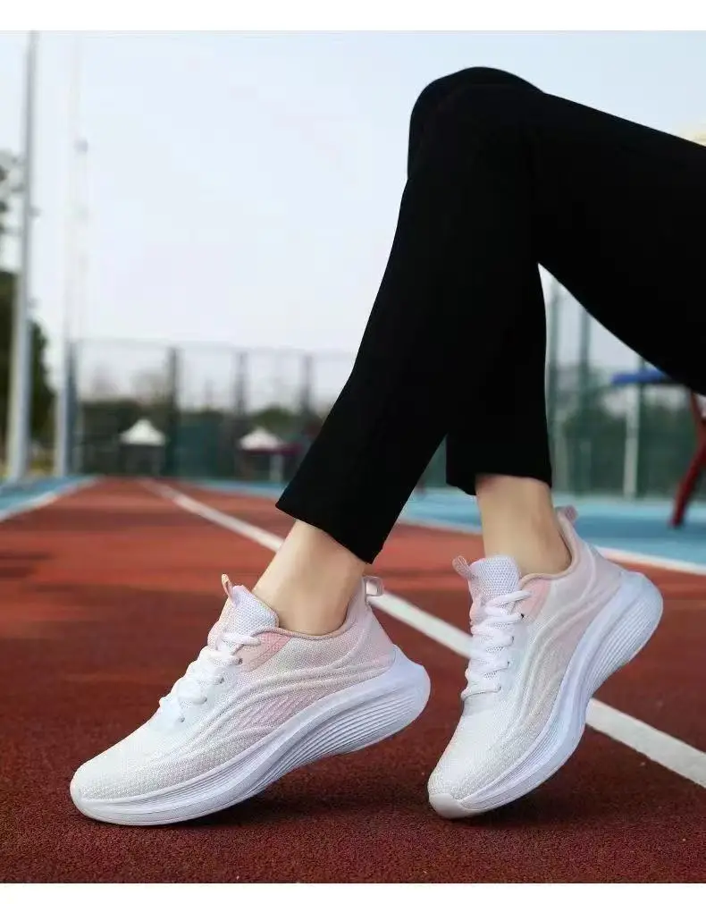 Blogger's Same White Sneakers, Minimal & Stylish, Easy to Match Any Outfit
Blogger's Same White Sneakers, Minimal & Stylish, Easy to Match Any Outfit