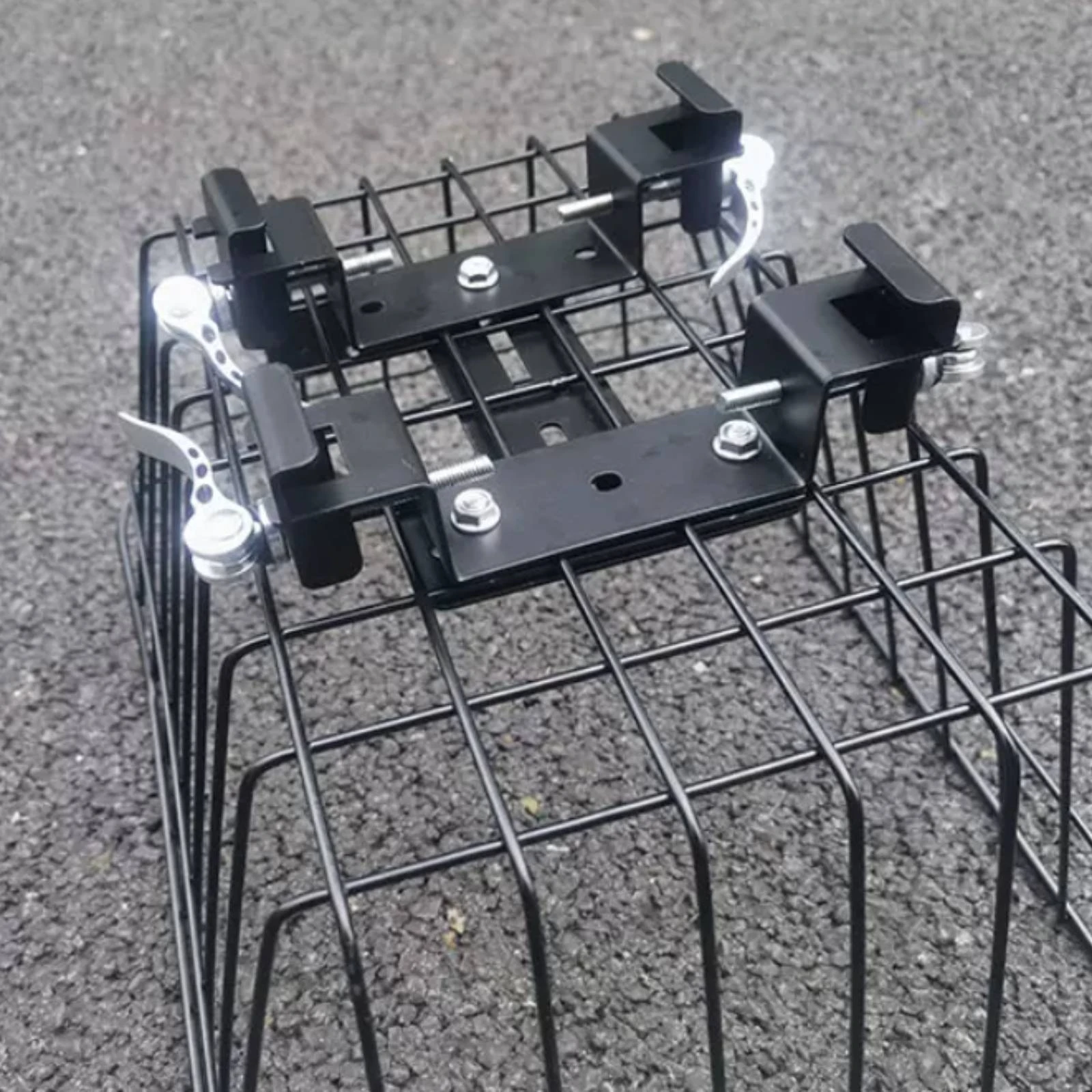 Quick-Release Bike Basket Rounded Rim Rear Bike Basket for Shopping Rides
Quick-Release Bike Basket Rounded Rim Rear Bike Basket for Shopping Rides