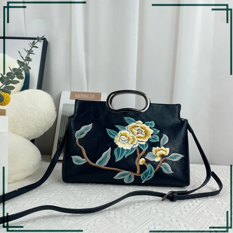 Handbag 2024 New Chinese Style High End Women's One Shoulder Shirt Fashion Leisure Embroidery Paired with Crossbody Bag
Handbag 2024 New Chinese Style High End Women's One Shoulder Shirt Fashion Leisure Embroidery Paired with Crossbody Bag