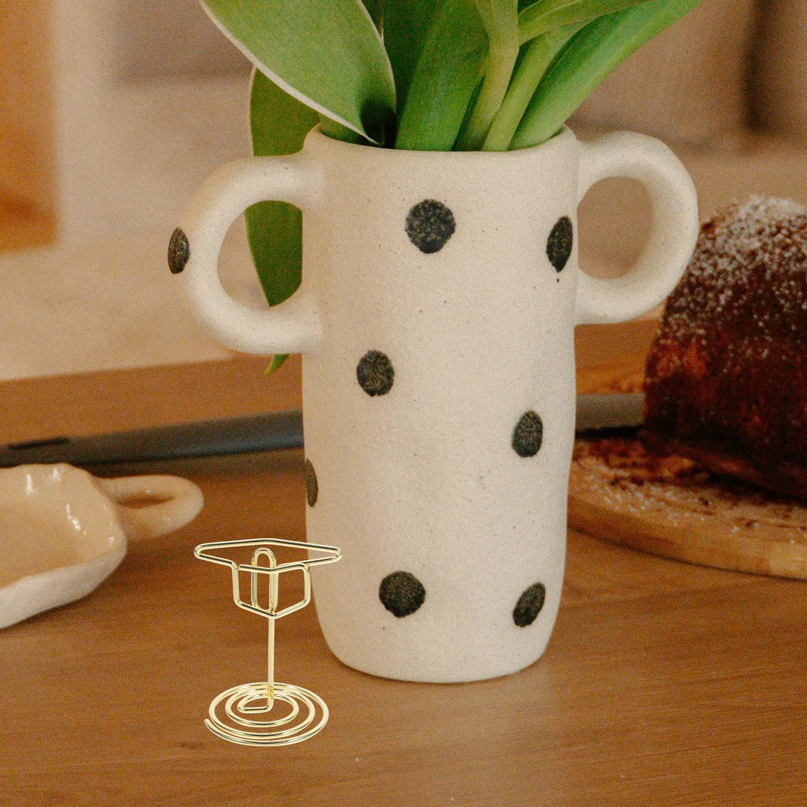 25 шт. многофункциональных держателей для карточек в форме выпускной шапочки, элегантные золотые настольные подставки для визиток, держатели для номеров столов на выпускной вечеринке
25 шт. многофункциональных держателей для карточек в форме выпускной шапочки, элегантные золотые настольные подставки для визиток, держатели для номеров столов на выпускной вечеринке