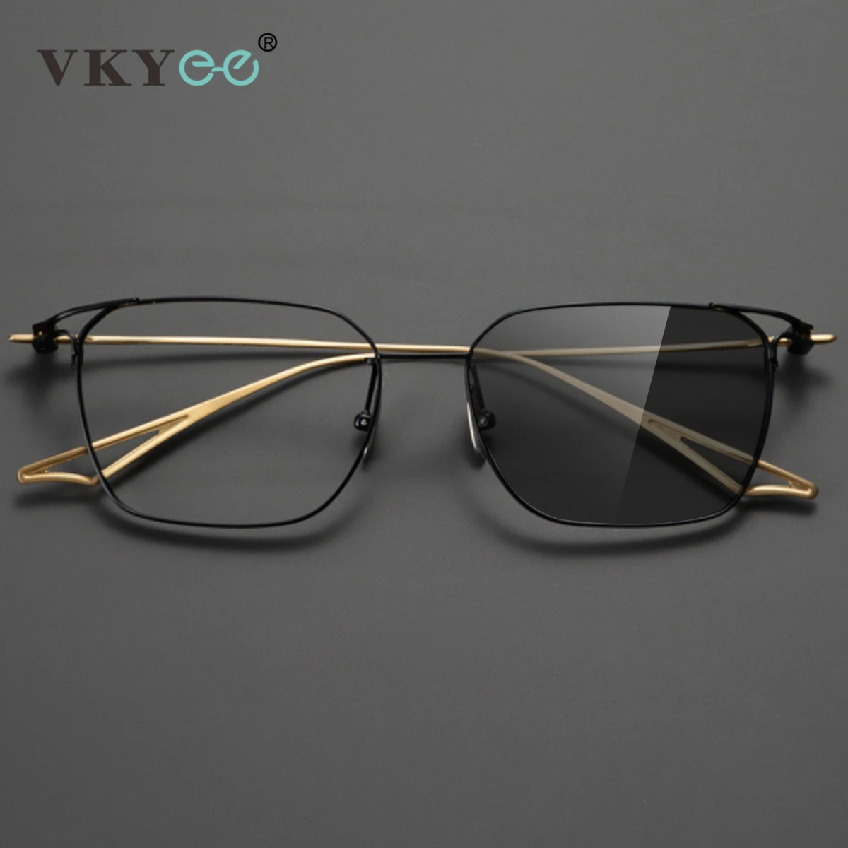 VKYEE Сверхлегкие мужские фотохромные очки из чистого титана с модным дизайном и защитой от синего света могут быть изготовлены по индивидуальному заказу по рецепту
VKYEE Сверхлегкие мужские фотохромные очки из чистого титана с модным дизайном и защитой от синего света могут быть изготовлены по индивидуальному заказу по рецепту