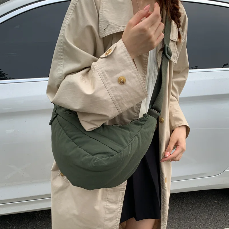 Casual Japan Style Crescent Bag Nylon Hobo Woman Shoulder Crossbody Bag Korean Style Lightweight Versatile College Student Bag
Casual Japan Style Crescent Bag Nylon Hobo Woman Shoulder Crossbody Bag Korean Style Lightweight Versatile College Student Bag