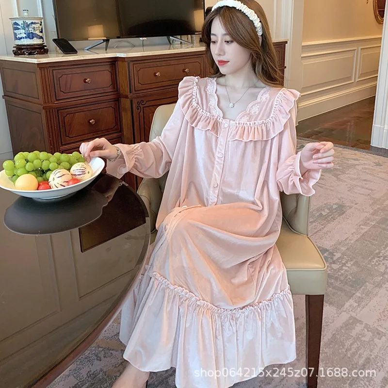 Female Nightgown French Ruffled Court Style Nightdress Sleepwear Long Sleeve Rayon Long Sleepshirt Sexy Homewear
Female Nightgown French Ruffled Court Style Nightdress Sleepwear Long Sleeve Rayon Long Sleepshirt Sexy Homewear