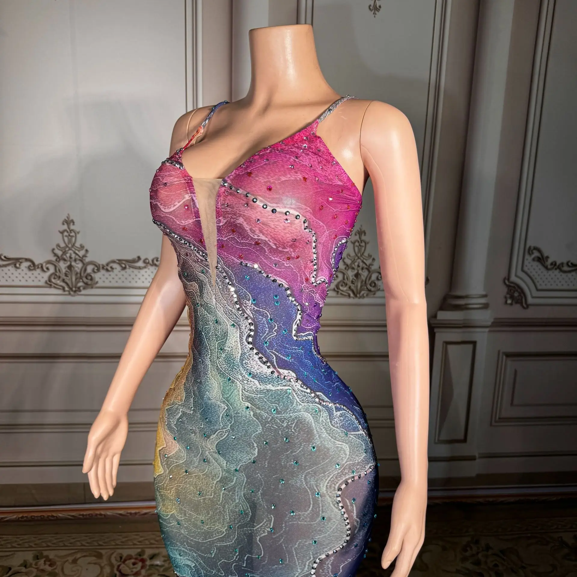 Summer floral beaded watercolor print slim-fitting sleeveless dress for cocktail parties and events
Summer floral beaded watercolor print slim-fitting sleeveless dress for cocktail parties and events