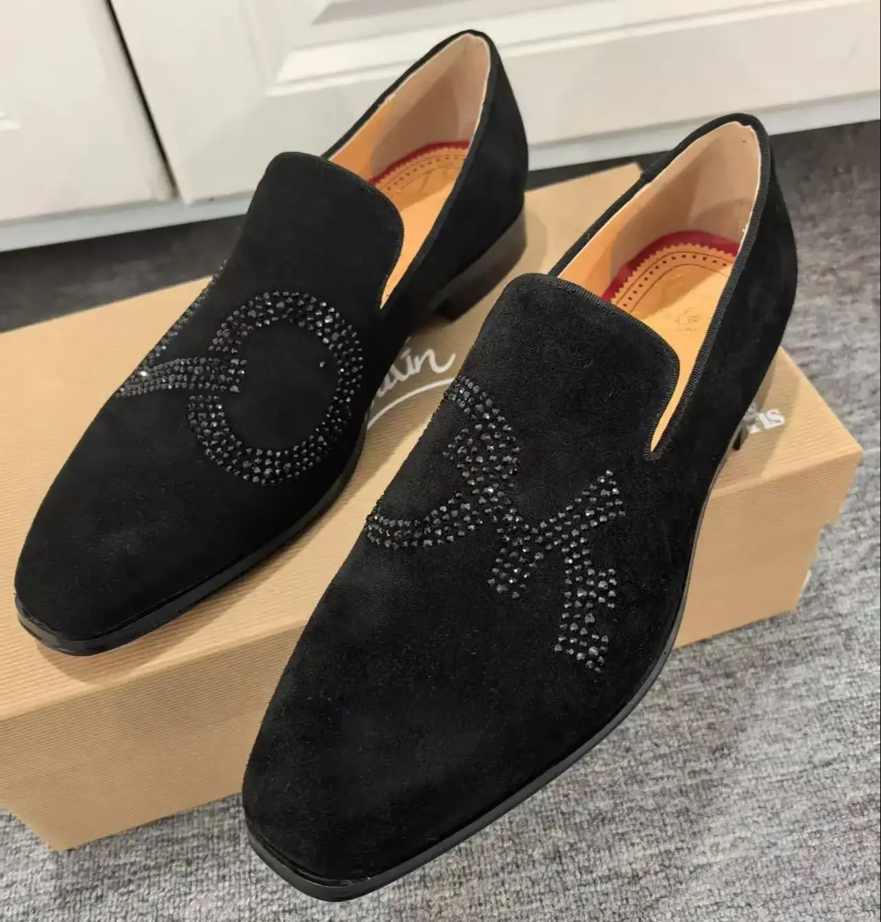 Dress Casual Flats Handmade Red Sole Slip On Party Wedding Pumps 2026 Rhinestones Loafers Luxury Black Suede Leather Shoes Men
Dress Casual Flats Handmade Red Sole Slip On Party Wedding Pumps 2026 Rhinestones Loafers Luxury Black Suede Leather Shoes Men