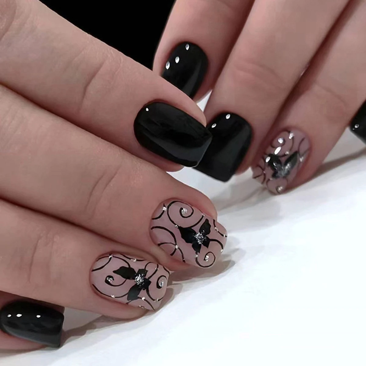 24pcs short square black vine butterfly fake nail rubbing strip&jelly glue
24pcs short square black vine butterfly fake nail rubbing strip&jelly glue