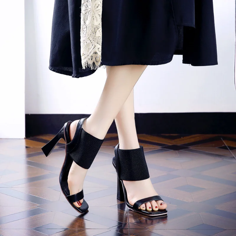 Black New Summer Sandals Comfortable Versatile Open-toe High-heeled Sandal Casual Outdoor Solid Color Plus Size Shoes Sandals
Black New Summer Sandals Comfortable Versatile Open-toe High-heeled Sandal Casual Outdoor Solid Color Plus Size Shoes Sandals