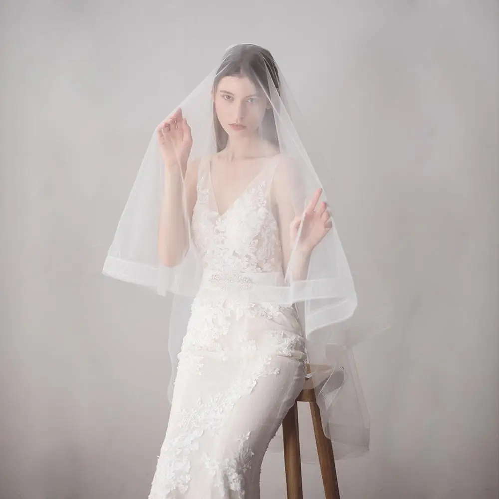 Simple Ivory Color Bridal Veil with comb Tulle Wedding Short Veils Hairwear for Brides
Simple Ivory Color Bridal Veil with comb Tulle Wedding Short Veils Hairwear for Brides