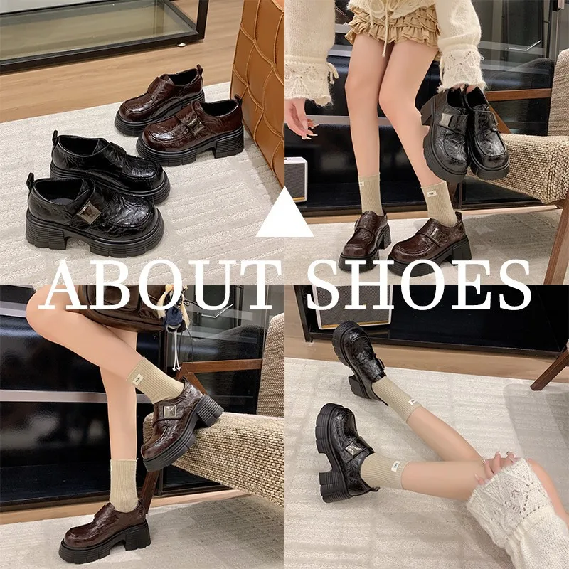 Женские кожаные туфли на толстой подошве с пряжкой, осенние туфли без шнуровки с круглым носком в британском стиле, лоферы без шнуровки на мягкой подошве, увеличивающие рост
Женские кожаные туфли на толстой подошве с пряжкой, осенние туфли без шнуровки с круглым носком в британском стиле, лоферы без шнуровки на мягкой подошве, увеличивающие рост