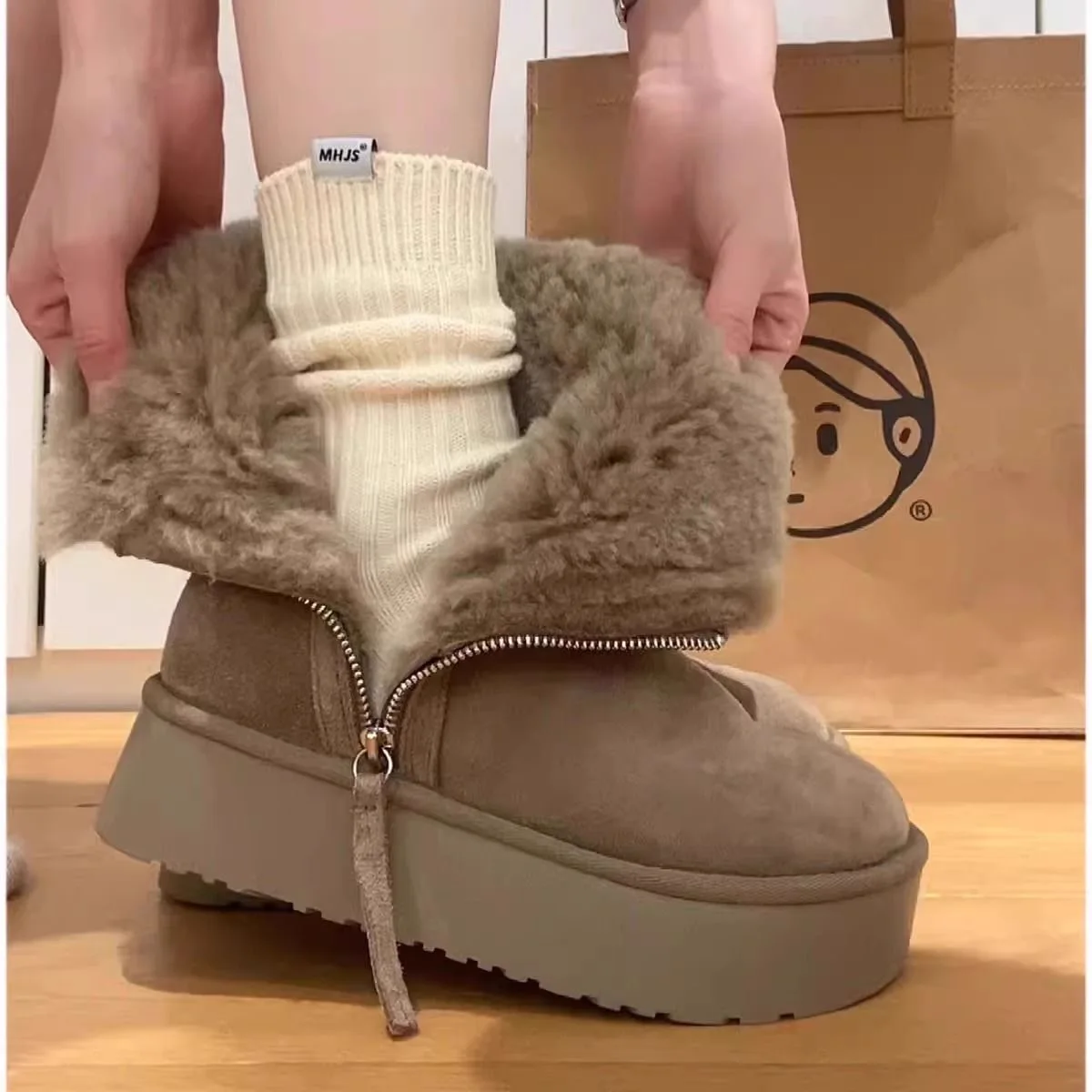 Zhaolu ort Thi Bot Snow Boots Women's Increased Height Leather Fur Inteated Cotton oes Winter Warm Thiened Korea...
Zhaolu ort Thi Bot Snow Boots Women's Increased Height Leather Fur Inteated Cotton oes Winter Warm Thiened Korea...
