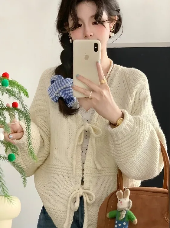 Korean Sle Early Autumn Lantern Sve Banded Knitwear Light Beige Sweater Coat ort Sweet Soft V-ne Open Cardigan
Korean Sle Early Autumn Lantern Sve Banded Knitwear Light Beige Sweater Coat ort Sweet Soft V-ne Open Cardigan