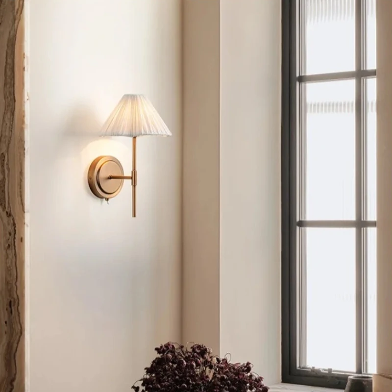 Nordic Modern Simple Copper Wall Lamp with Switch LED E27 Classical Designer Bedroom Bedside Light Wall Mounted Hotel Aisle
Nordic Modern Simple Copper Wall Lamp with Switch LED E27 Classical Designer Bedroom Bedside Light Wall Mounted Hotel Aisle