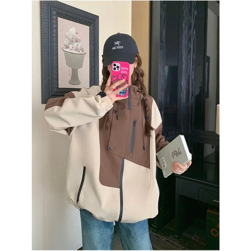 Women's New Spring and Autumn Loose Casual Color Matching High Collar Hooded Design Windbreaker Contrasting Color Jacket
Women's New Spring and Autumn Loose Casual Color Matching High Collar Hooded Design Windbreaker Contrasting Color Jacket