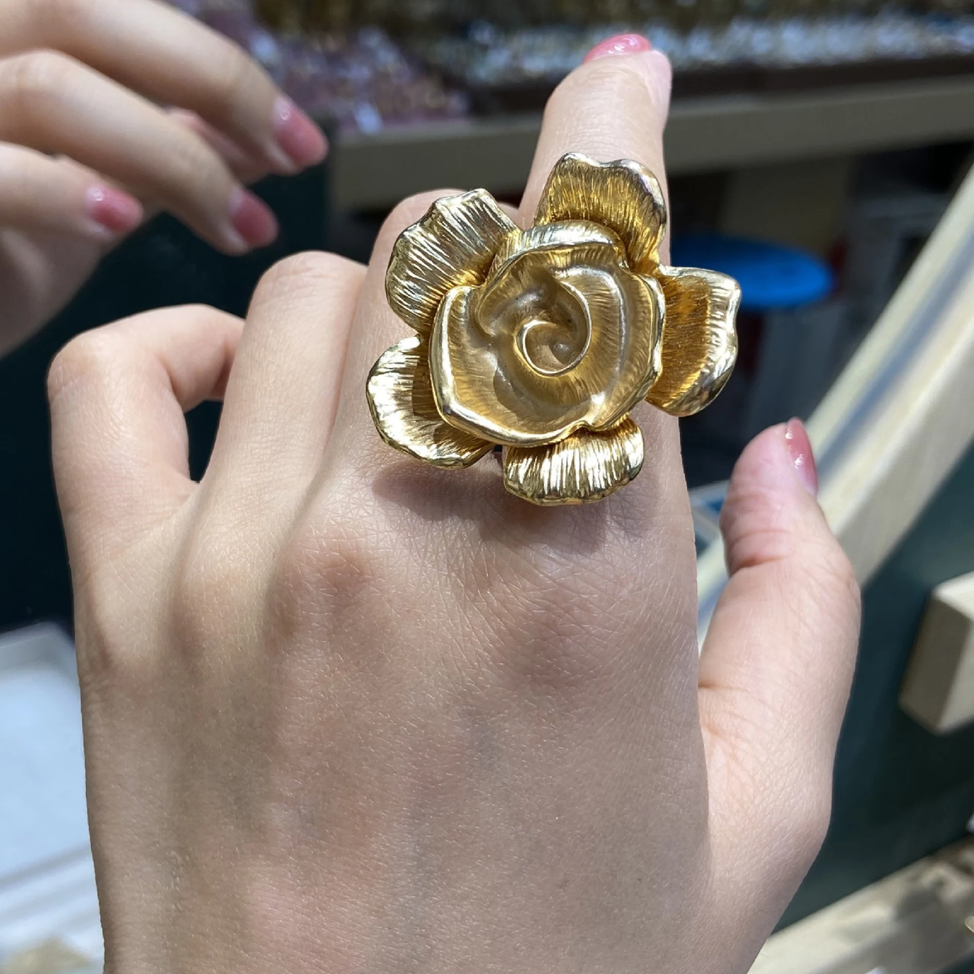 gold color large flower ring for women vintage jewelry 3D rose metal copper open ring
gold color large flower ring for women vintage jewelry 3D rose metal copper open ring