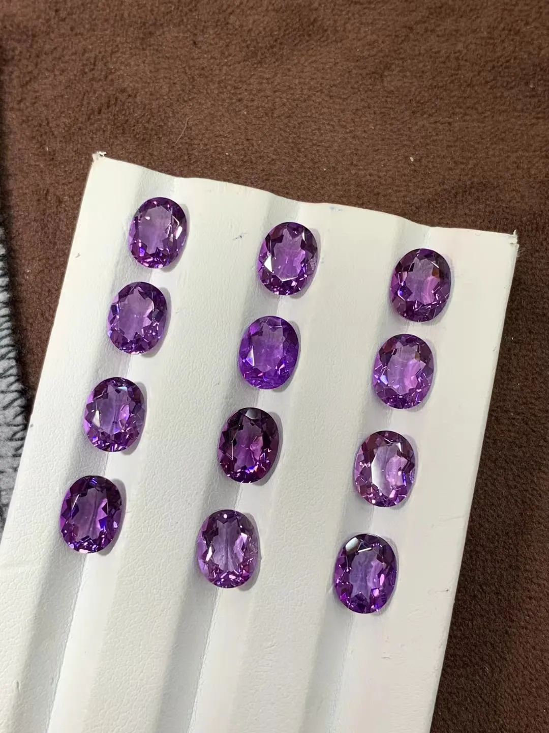 Goldenway Розничная продажа, натуральный овальный аметист, свободный камень 1,5-2 карата, натуральный фиолетовый свободный драгоценный камень для изготовления ювелирных изделий на заказ
Goldenway Розничная продажа, натуральный овальный аметист, свободный камень 1,5-2 карата, натуральный фиолетовый свободный драгоценный камень для изготовления ювелирных изделий на заказ