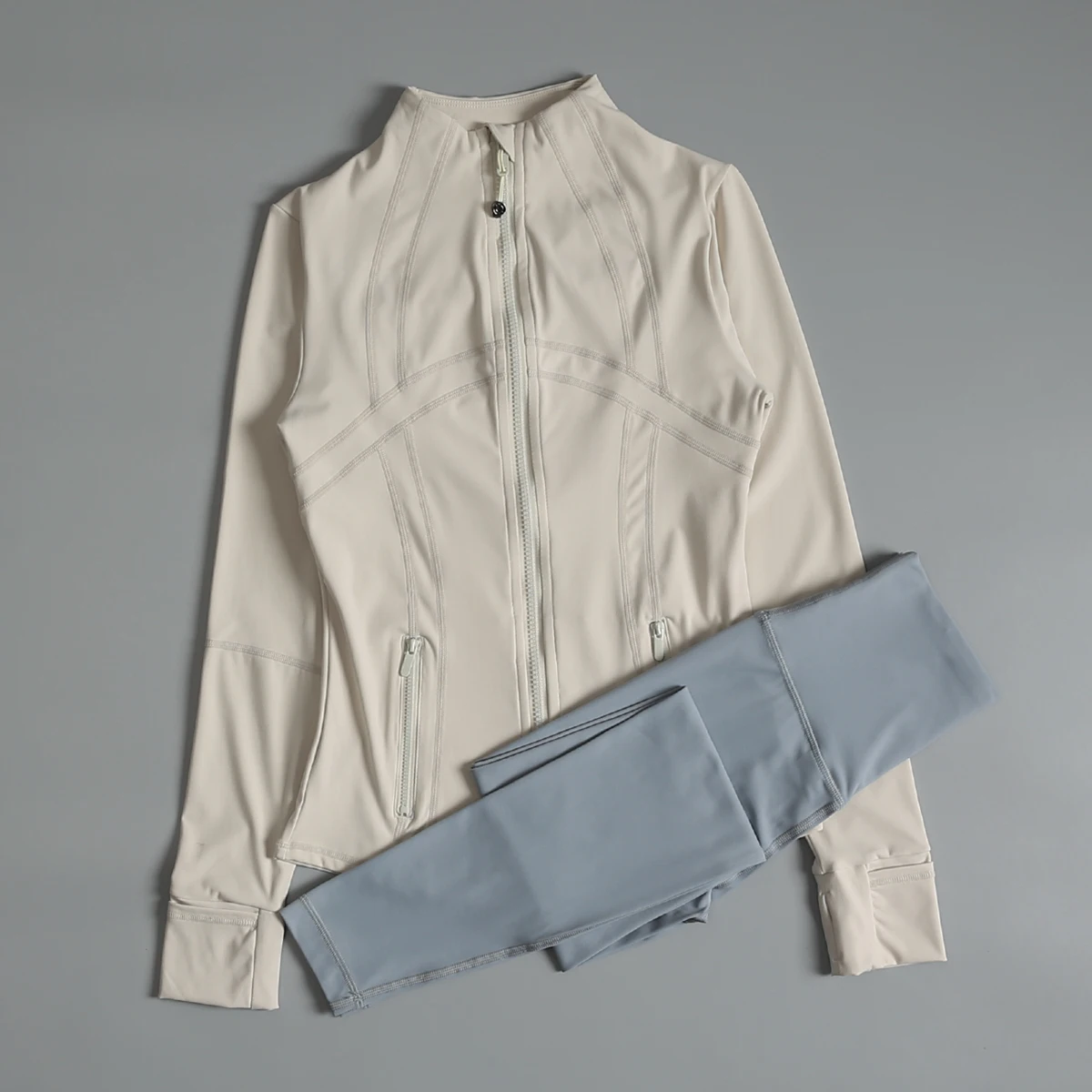 High-end yoga suit for women in autumn and winter professional Pilates fitness suit stand collar slimming running sports jacket
High-end yoga suit for women in autumn and winter professional Pilates fitness suit stand collar slimming running sports jacket