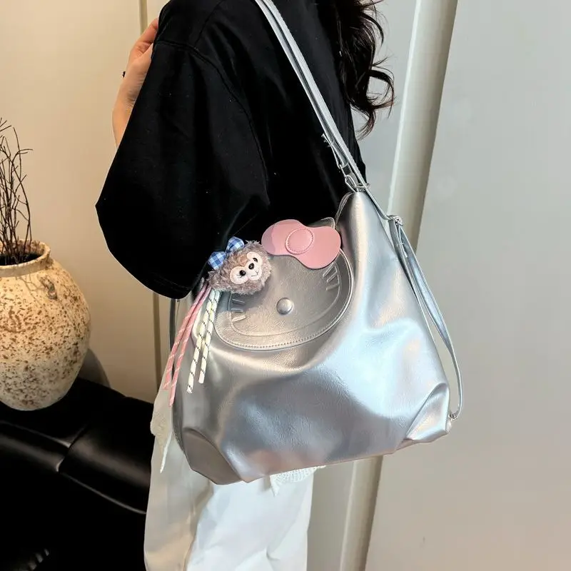 Sanrio Hello Kitty из искусственной кожи, большая вместительная сумка-тоут, милая и универсальная сумка на плечо для женщин, новинка весны 2023 г.
Sanrio Hello Kitty из искусственной кожи, большая вместительная сумка-тоут, милая и универсальная сумка на плечо для женщин, новинка весны 2023 г.
