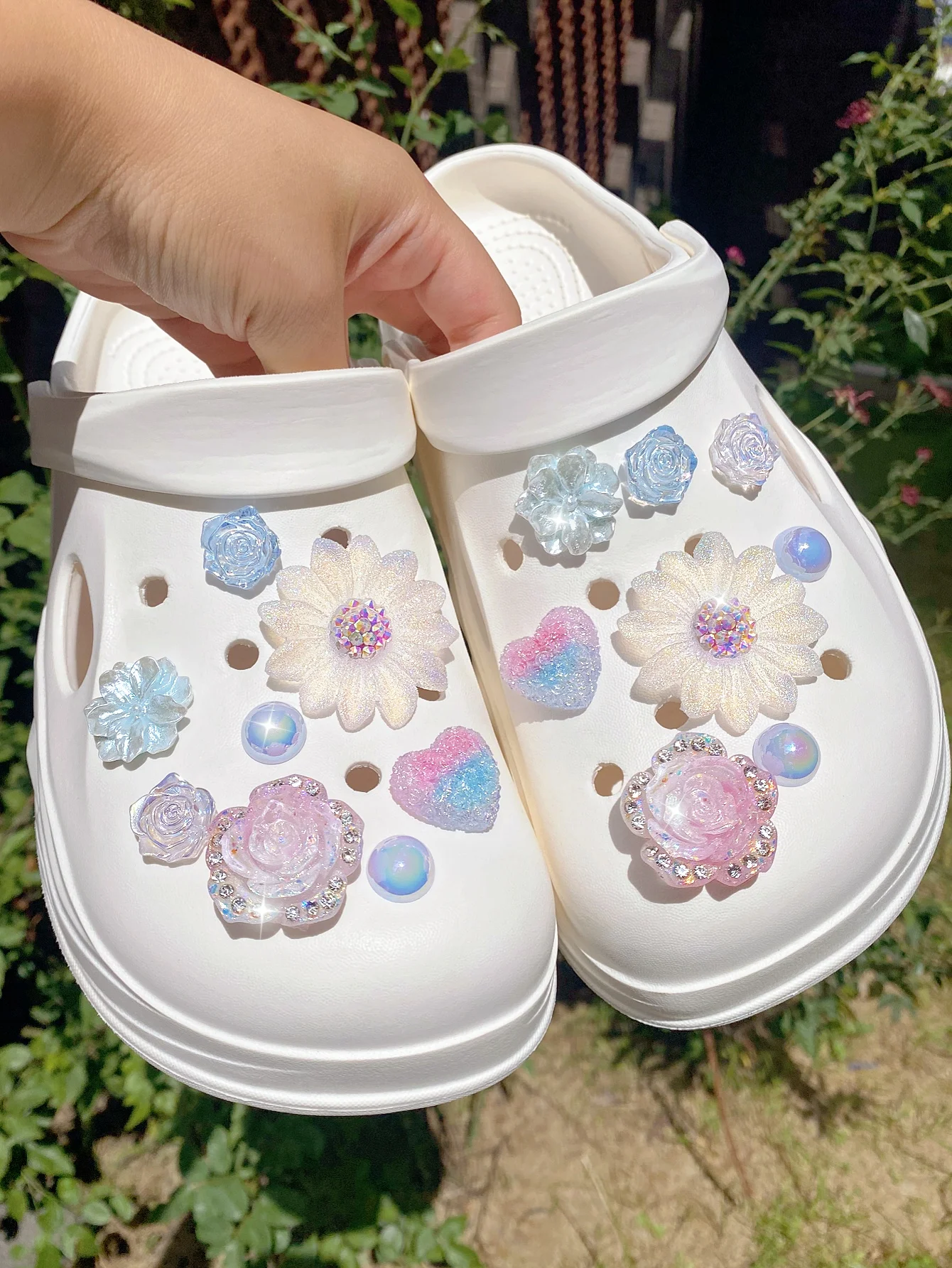 16 pieces of white flowers, pink dot diamond roses, pink and blue gradient hearts, blue flowers, roses, ABS pearl shoe buckle DI
16 pieces of white flowers, pink dot diamond roses, pink and blue gradient hearts, blue flowers, roses, ABS pearl shoe buckle DI