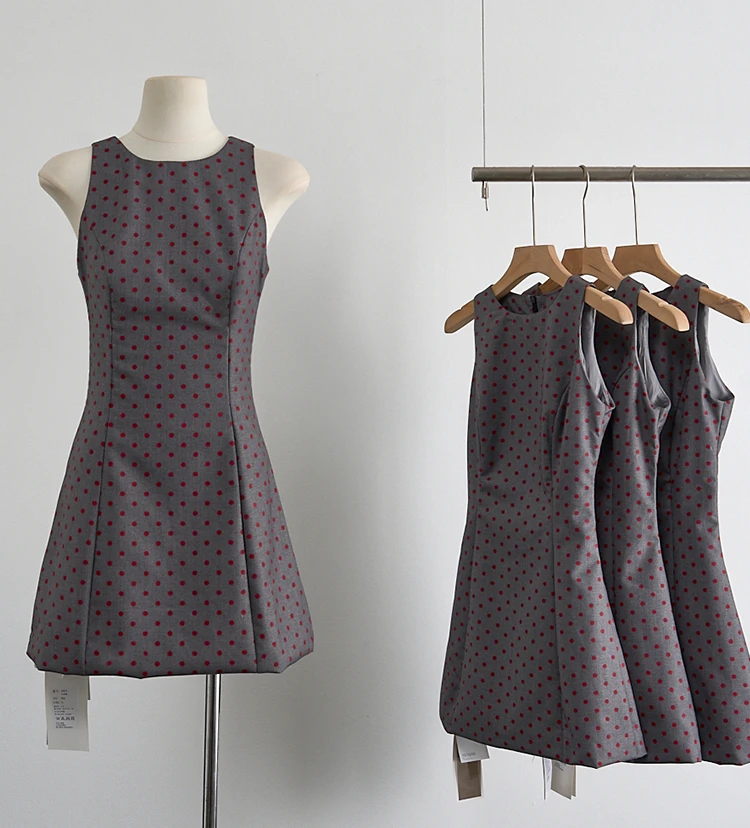 Woman Knit A-Line Dress O-neck Bodycon Sleeveless One-Piece Slim Frocks Polka Dot Chic Design Tide Gyaru French Elegance
Woman Knit A-Line Dress O-neck Bodycon Sleeveless One-Piece Slim Frocks Polka Dot Chic Design Tide Gyaru French Elegance