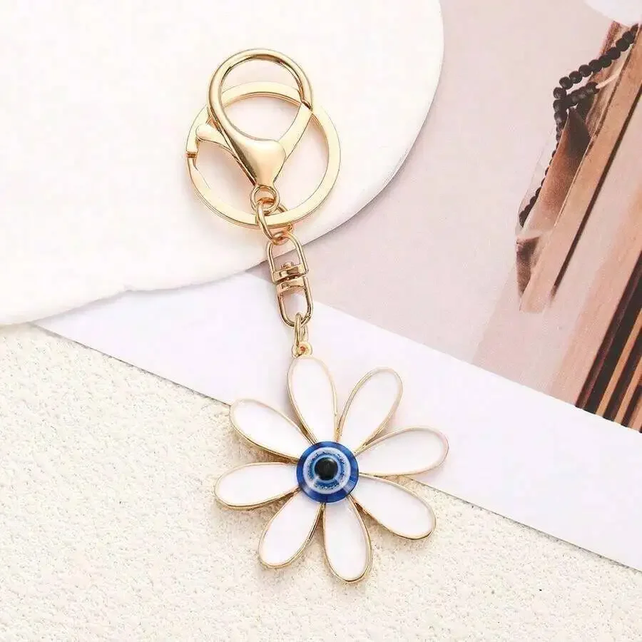 Daisy Flower Keychain With Evil Eye Charm Metal Bag Pendant For Women
Daisy Flower Keychain With Evil Eye Charm Metal Bag Pendant For Women