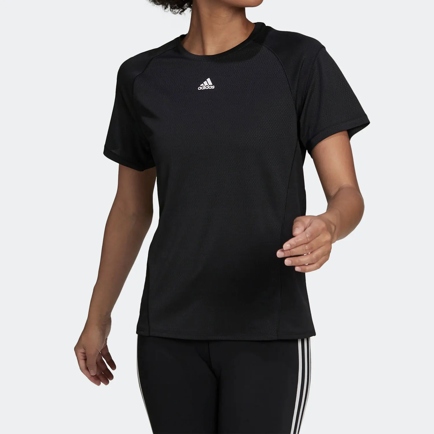 Официальная новая женская свободная дышащая спортивная футболка Adidas HC2785
Официальная новая женская свободная дышащая спортивная футболка Adidas HC2785