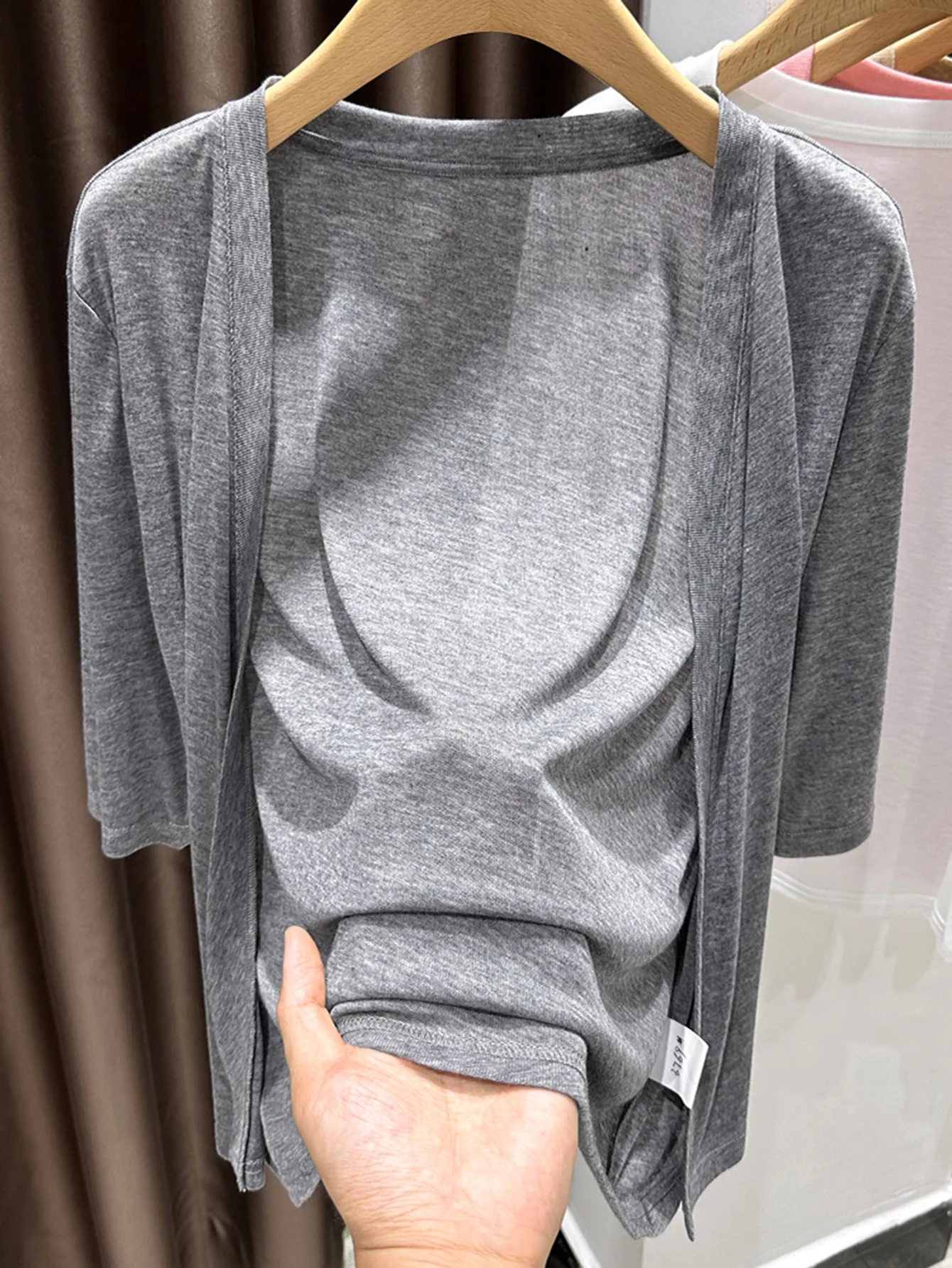 Women's Jacket Summer New Casual and Intellectual Style Solid Color Simple V-Neck Slim Fit Short Sleeved Cardigan Jacket
Women's Jacket Summer New Casual and Intellectual Style Solid Color Simple V-Neck Slim Fit Short Sleeved Cardigan Jacket