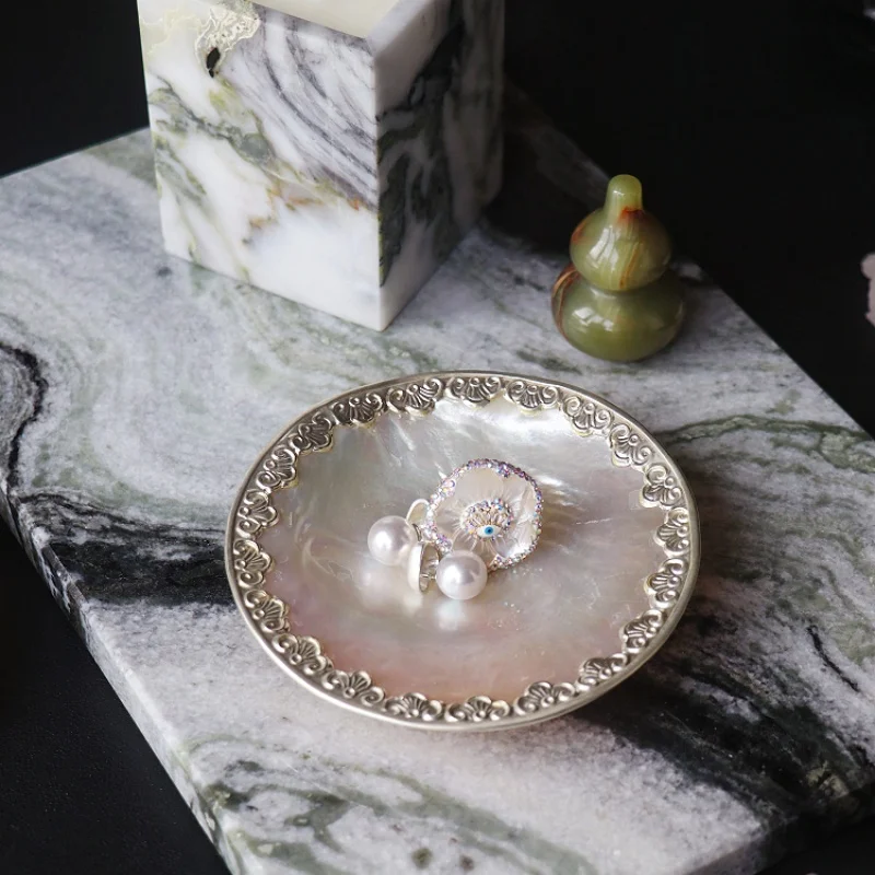 Natural Large Shell Tray, Creative Fruit Plate, Jewelry Storage Organizer, High-End Home Décor Tray for Living Rooms
Natural Large Shell Tray, Creative Fruit Plate, Jewelry Storage Organizer, High-End Home Décor Tray for Living Rooms