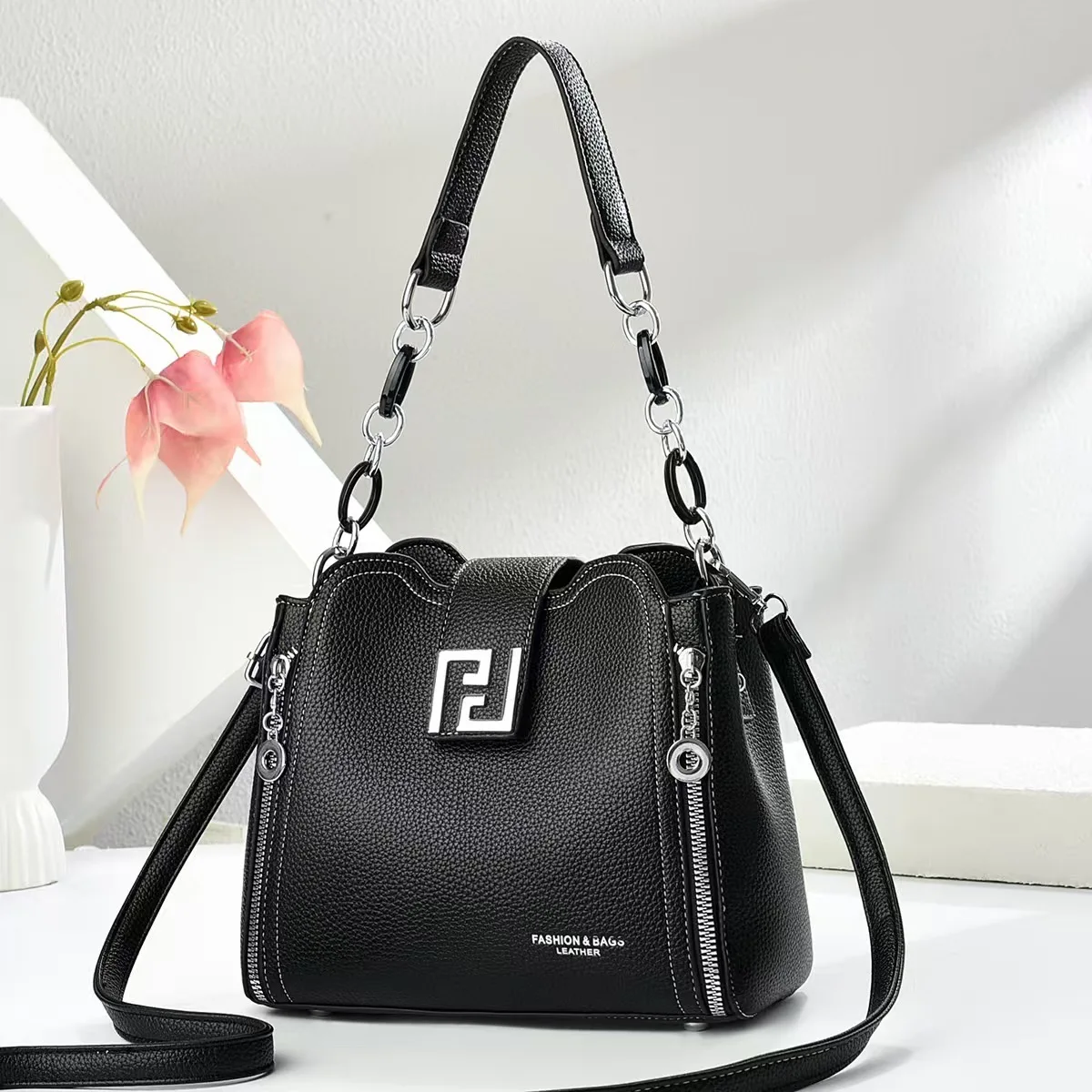 2025 Designer Handbags Fashion Elegant Crossbody Bag for Women Single Shoulder Handbag
2025 Designer Handbags Fashion Elegant Crossbody Bag for Women Single Shoulder Handbag