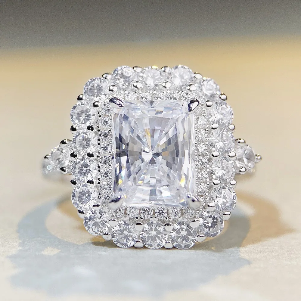 Кольцо из стерлингового серебра S925 с фианитом 3 карата в форме цветка, полностью инкрустированное цирконами, для женщин, подарок на День матери, элитный подарок
Кольцо из стерлингового серебра S925 с фианитом 3 карата в форме цветка, полностью инкрустированное цирконами, для женщин, подарок на День матери, элитный подарок