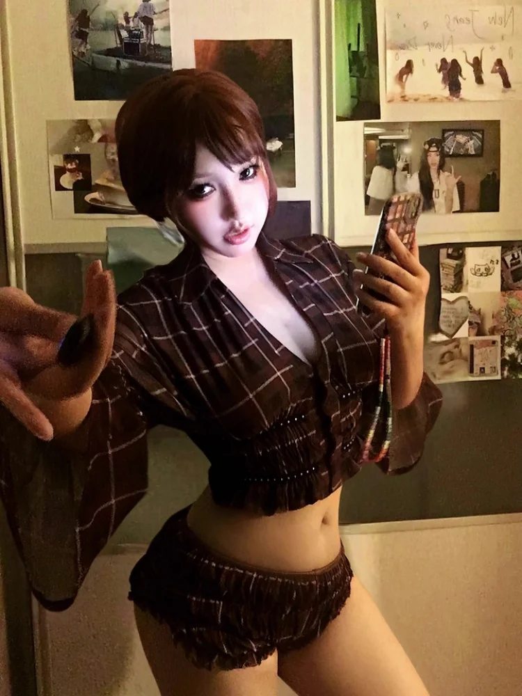 Korean Style Pure Desire Spicy Girl V-neck Bell Sleeve Short Pants Two-piece Set Women's Fashion Retro Slimming Plaid Shorts
Korean Style Pure Desire Spicy Girl V-neck Bell Sleeve Short Pants Two-piece Set Women's Fashion Retro Slimming Plaid Shorts