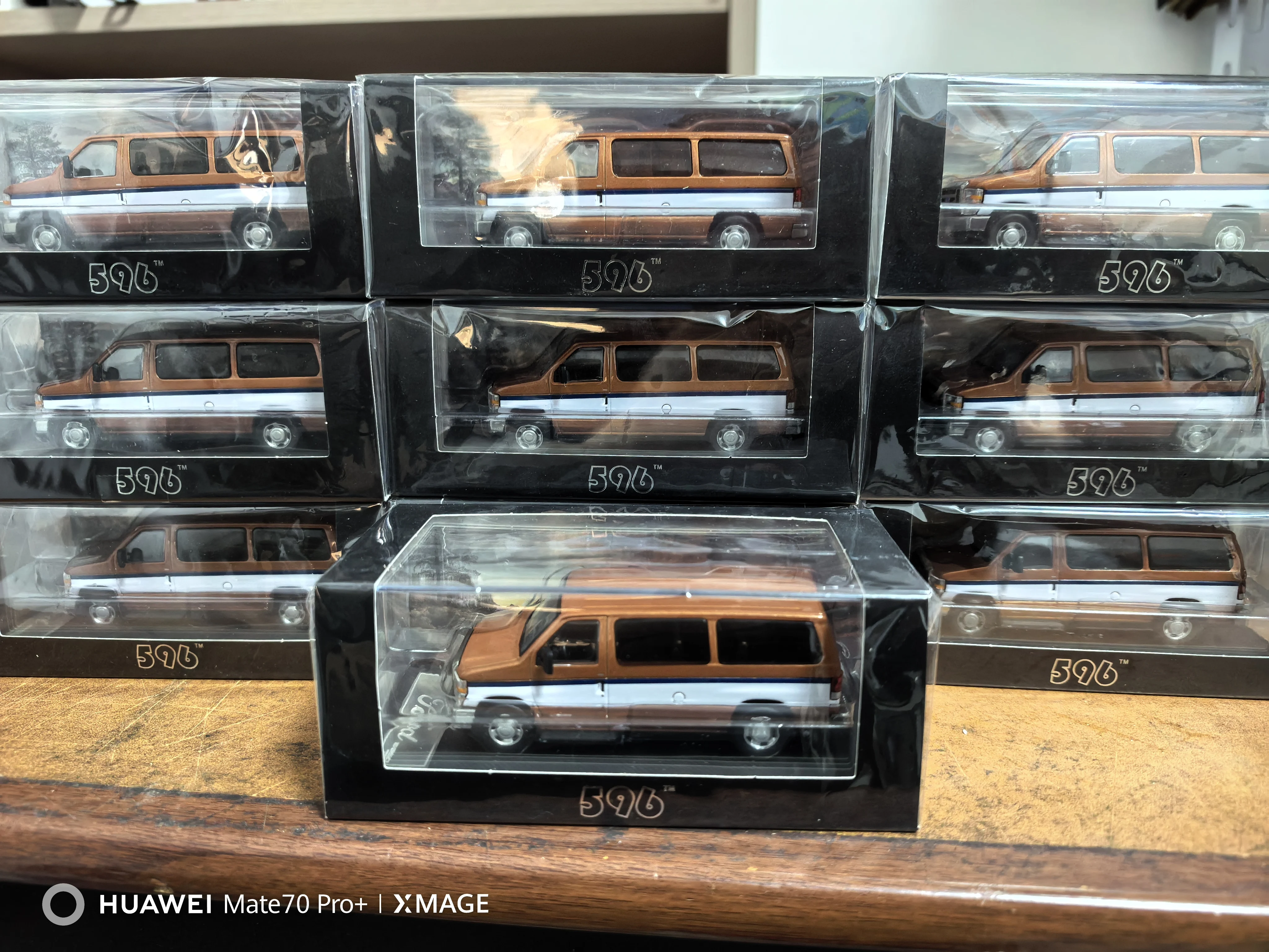 Модель 596 1:64 Ford E350, бизнес-автомобиль кофейного цвета, коллекция литых под давлением сплавов, модель автомобиля, украшение, подарок
Модель 596 1:64 Ford E350, бизнес-автомобиль кофейного цвета, коллекция литых под давлением сплавов, модель автомобиля, украшение, подарок