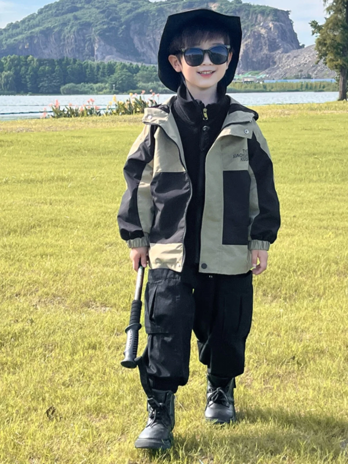 Куртка-ветровка для мальчиков 2-в-1: весна-осень-зима, ветрозащитная, для активного отдыха, с капюшоном, модная, молодежная, приталенная, на молнии
Куртка-ветровка для мальчиков 2-в-1: весна-осень-зима, ветрозащитная, для активного отдыха, с капюшоном, модная, молодежная, приталенная, на молнии