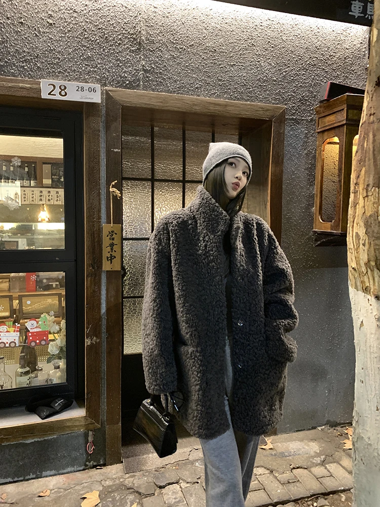 Lamb Wool Jacket New In Coats Woman Embroidery Technique Decorative Stitching Artistic Needlework Creative Thread Design Style
Lamb Wool Jacket New In Coats Woman Embroidery Technique Decorative Stitching Artistic Needlework Creative Thread Design Style