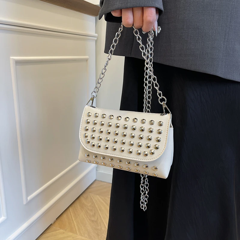 2025 Новая дизайнерская сумка через плечо с цепочкой и заклепками, однотонная модная портативная поясная сумка, сумки через плечо для девочек
2025 Новая дизайнерская сумка через плечо с цепочкой и заклепками, однотонная модная портативная поясная сумка, сумки через плечо для девочек