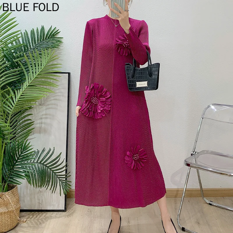 Miyake 2025 Summer New Collection of Pleated Dresses with Hand-stitched Floral Patterns and Beaded Designs Makes One Look Slim
Miyake 2025 Summer New Collection of Pleated Dresses with Hand-stitched Floral Patterns and Beaded Designs Makes One Look Slim