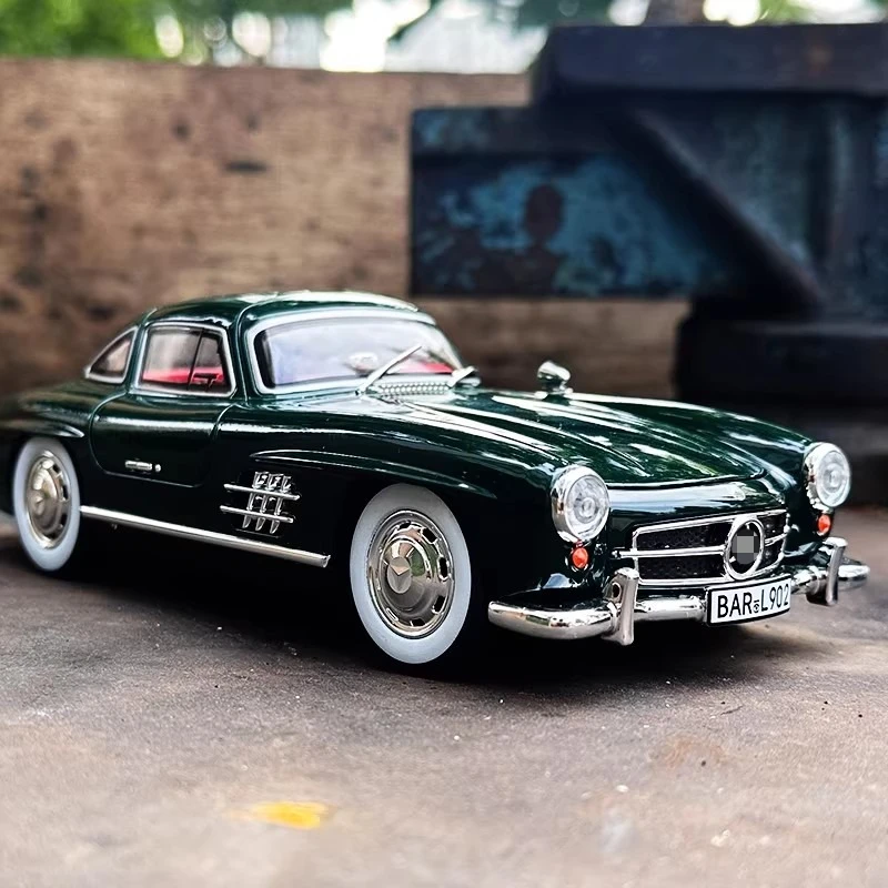 1:24 300SL Classic Car Simulation Diecast Metal Alloy Model car Sound Light Pull Back Collection Kids Toy Gifts
1:24 300SL Classic Car Simulation Diecast Metal Alloy Model car Sound Light Pull Back Collection Kids Toy Gifts