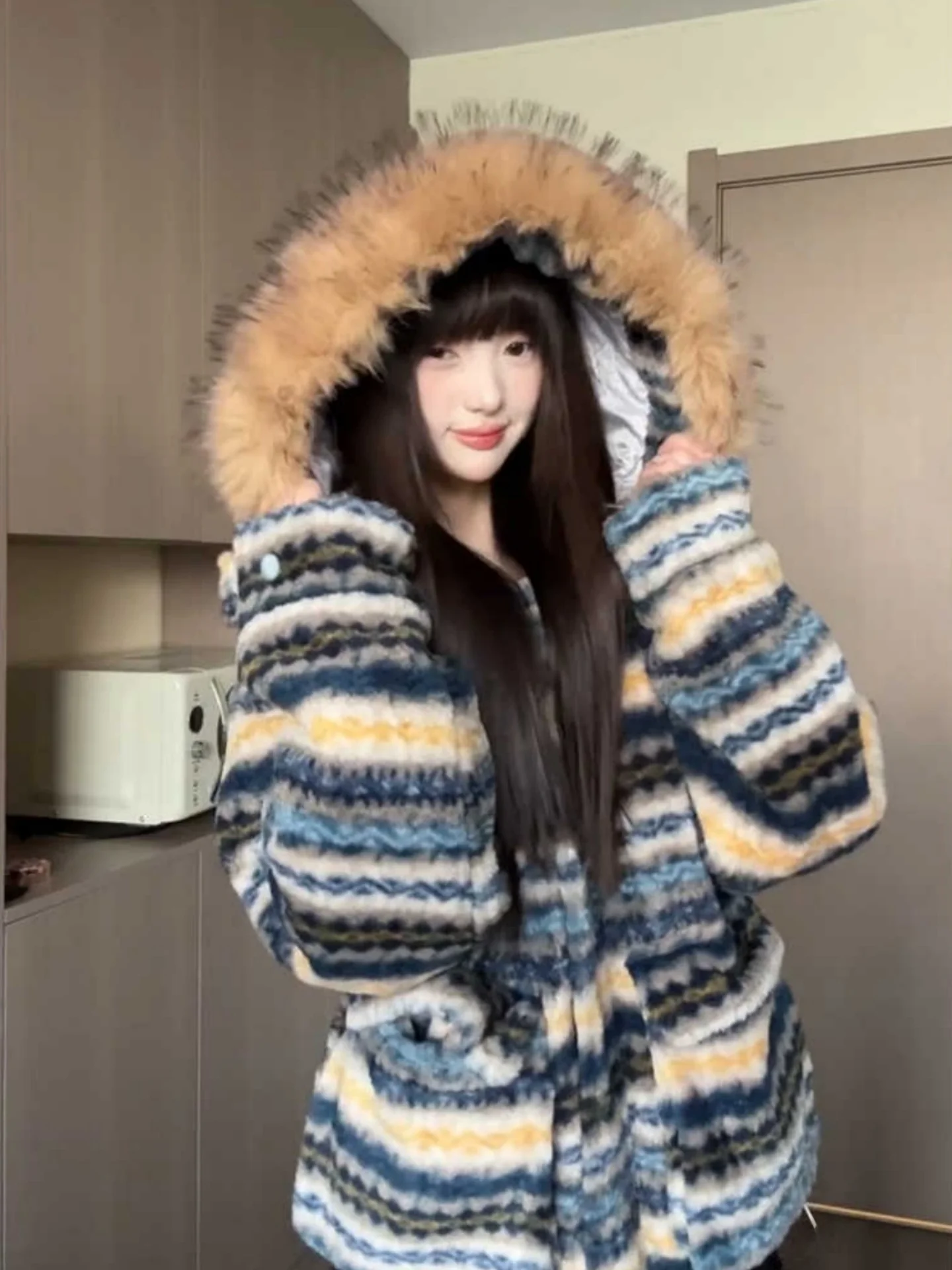 Thickened Fluffy Hooded Jacket for Men And Women Winter Warm Coat Cleanfit Polyester Fiber Zipper Closure Casual Style
Thickened Fluffy Hooded Jacket for Men And Women Winter Warm Coat Cleanfit Polyester Fiber Zipper Closure Casual Style