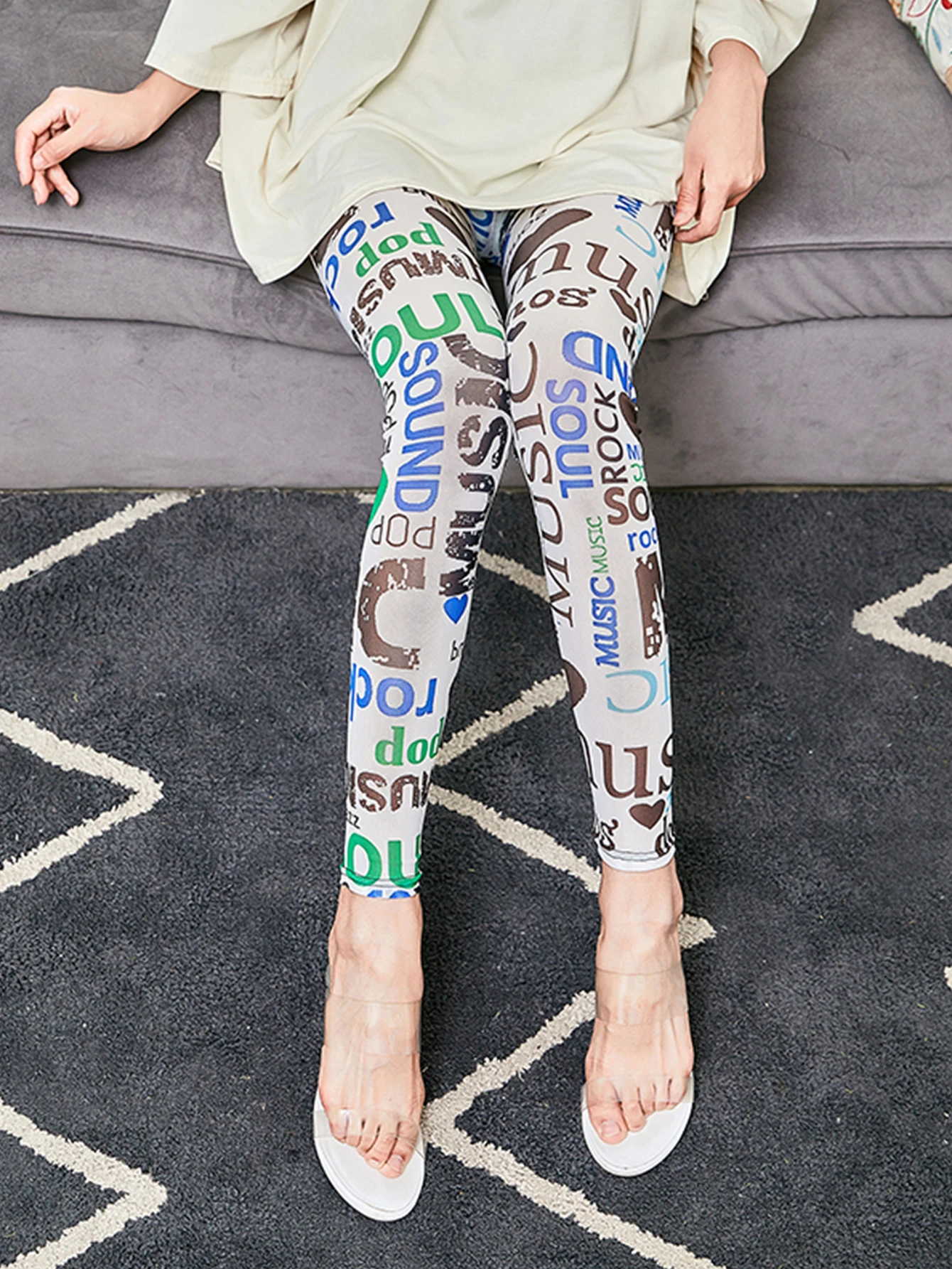 Printed Graffiti Gauze Leggings Women's New Sexy Gauze High Stretch Tight Nine-minute Pants Thin Letter Printed Small Foot Pants
Printed Graffiti Gauze Leggings Women's New Sexy Gauze High Stretch Tight Nine-minute Pants Thin Letter Printed Small Foot Pants