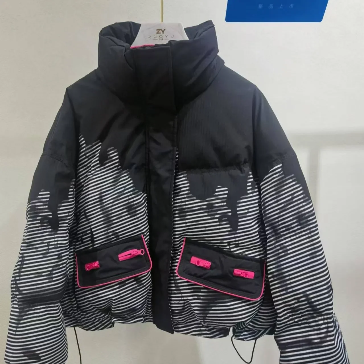 Women's Clothing Hooded Short Down Jacket White Duck Down Coat Winter New Thicken Warm Petite Korean Loose Bread Jacket
Women's Clothing Hooded Short Down Jacket White Duck Down Coat Winter New Thicken Warm Petite Korean Loose Bread Jacket